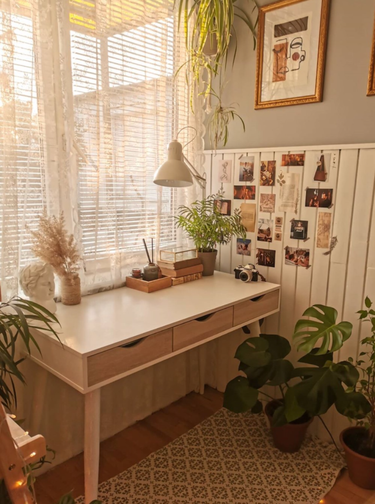 cute-cozy-desk-decor